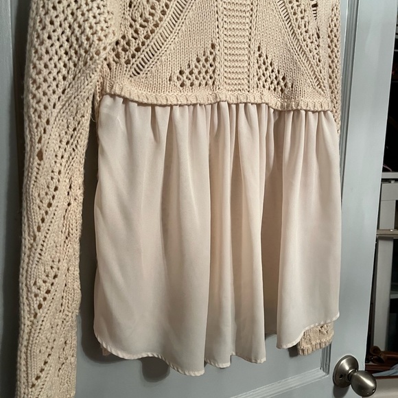 Free the roses cream colored sweater with flutter back XS - Picture 4 of 6